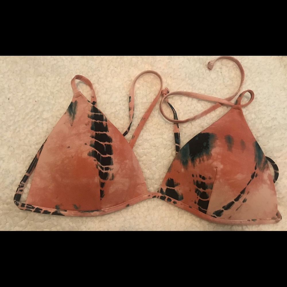 Bikini - Picture 2 of 3